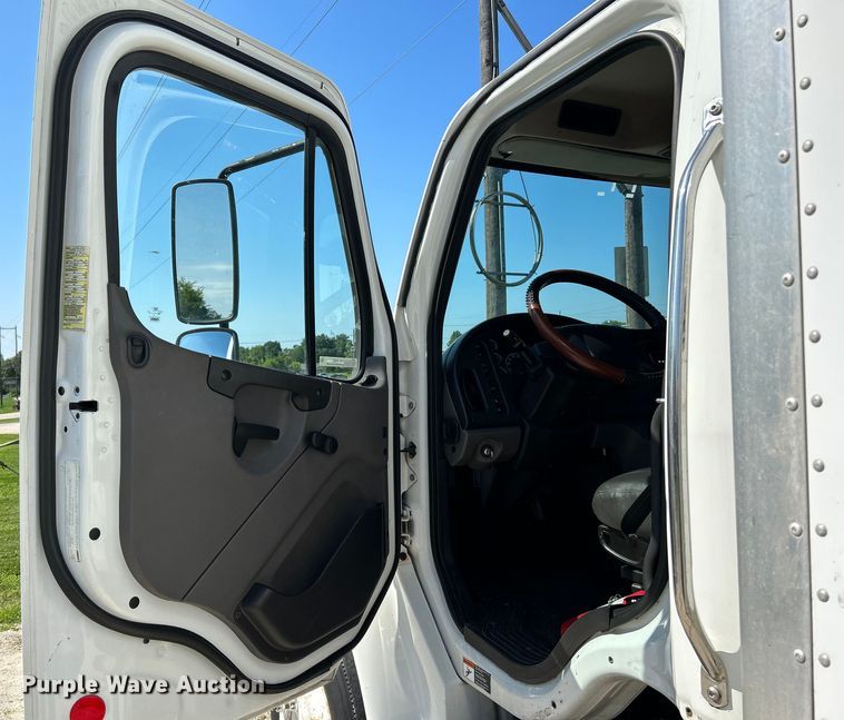 image for item NL9469 2014 Freightliner Business Class M2  box truck