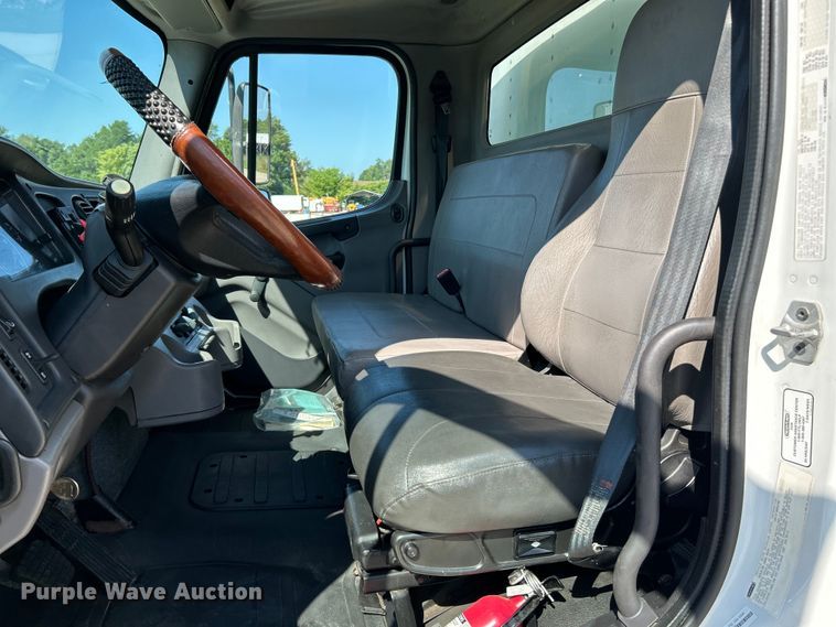 image for item NL9469 2014 Freightliner Business Class M2  box truck