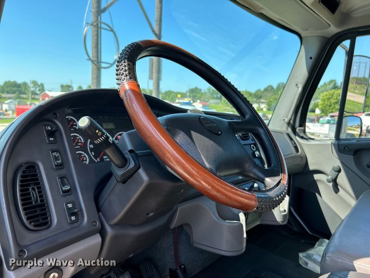 image for item NL9469 2014 Freightliner Business Class M2  box truck