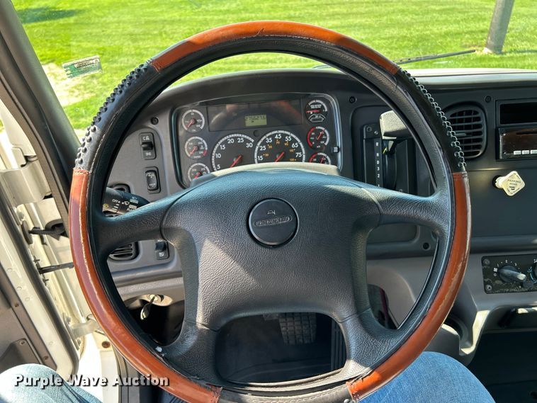 image for item NL9469 2014 Freightliner Business Class M2  box truck