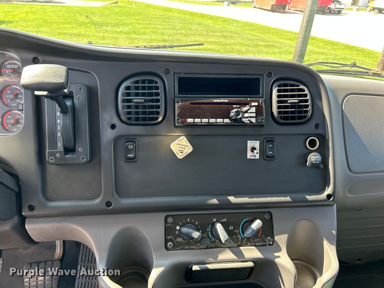 image for item NL9469 2014 Freightliner Business Class M2  box truck