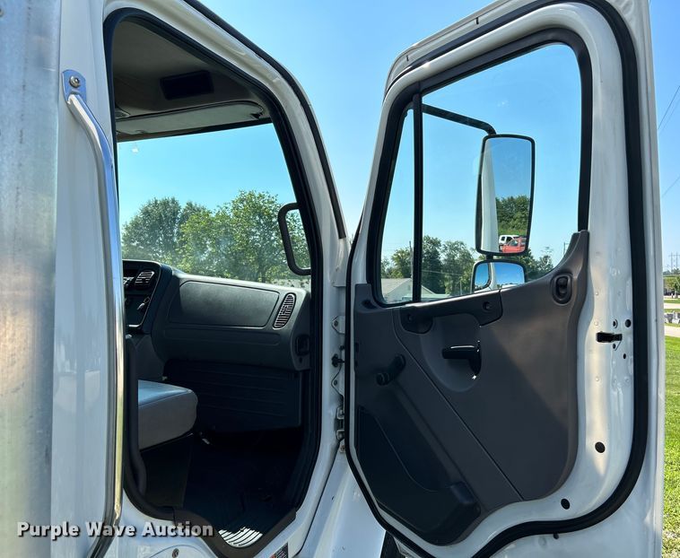 image for item NL9469 2014 Freightliner Business Class M2  box truck