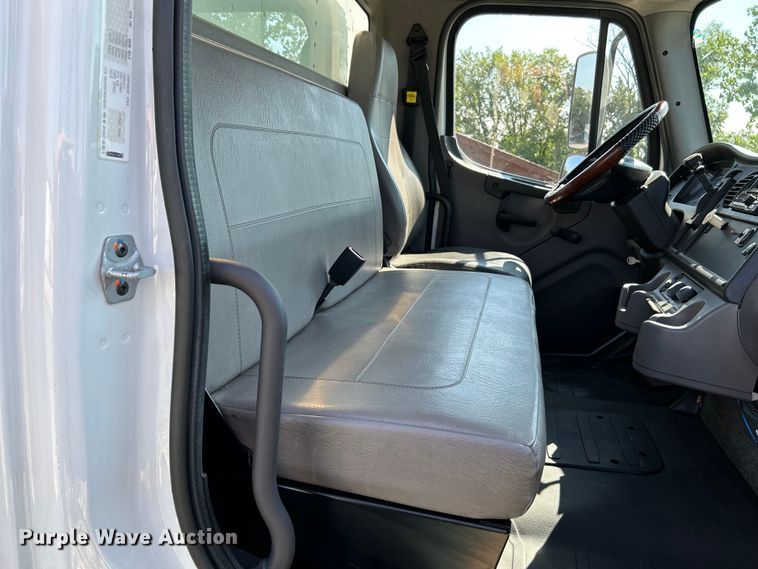 image for item NL9469 2014 Freightliner Business Class M2  box truck