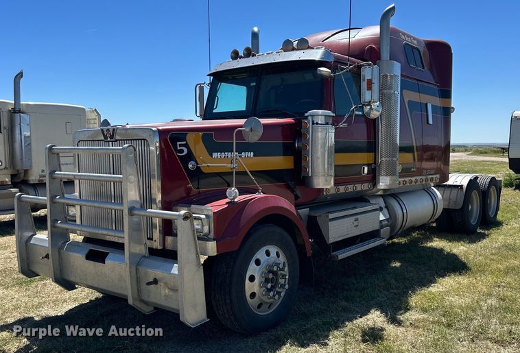 image for item NP9408 2007 Western Star 4900FA  glider kit semi truck