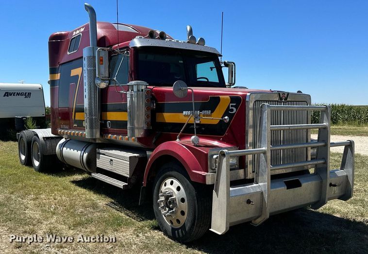 image for item NP9408 2007 Western Star 4900FA  glider kit semi truck