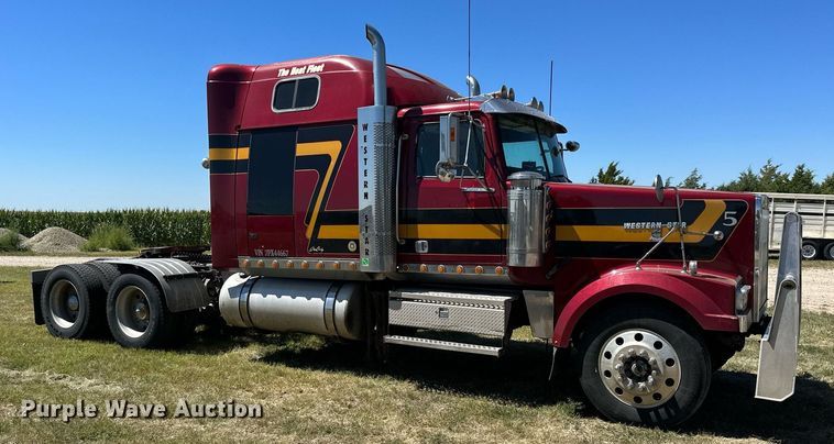 image for item NP9408 2007 Western Star 4900FA  glider kit semi truck