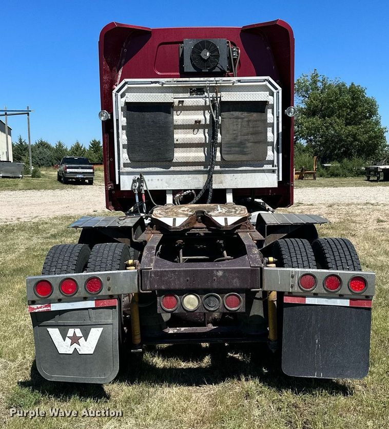 image for item NP9408 2007 Western Star 4900FA  glider kit semi truck