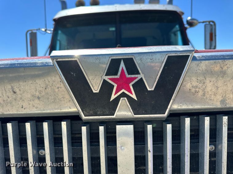 image for item NP9408 2007 Western Star 4900FA  glider kit semi truck