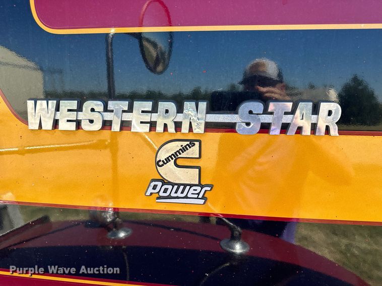 image for item NP9408 2007 Western Star 4900FA  glider kit semi truck
