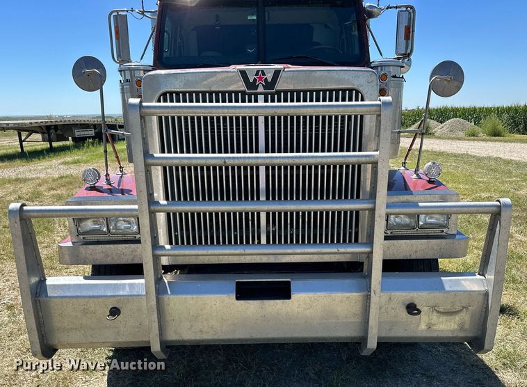 image for item NP9408 2007 Western Star 4900FA  glider kit semi truck