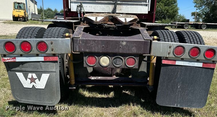 image for item NP9408 2007 Western Star 4900FA  glider kit semi truck