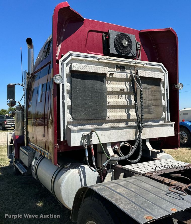 image for item NP9408 2007 Western Star 4900FA  glider kit semi truck