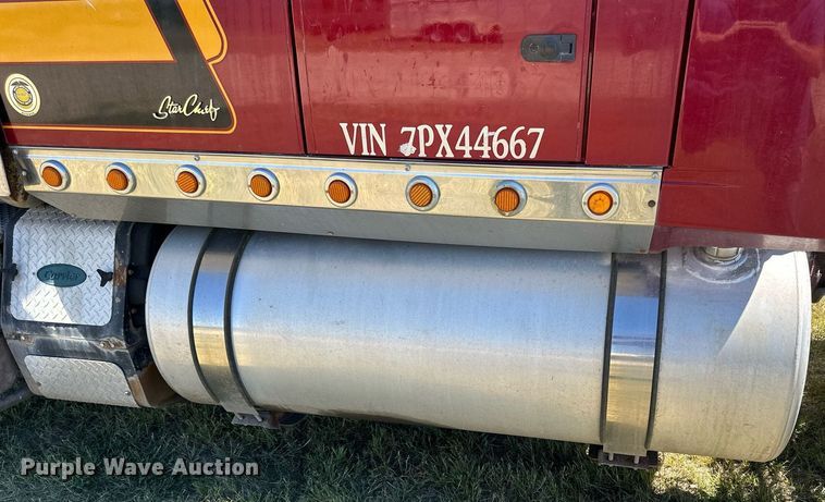 image for item NP9408 2007 Western Star 4900FA  glider kit semi truck