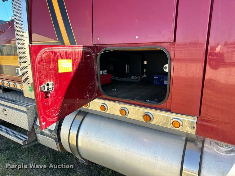 image for item NP9408 2007 Western Star 4900FA  glider kit semi truck