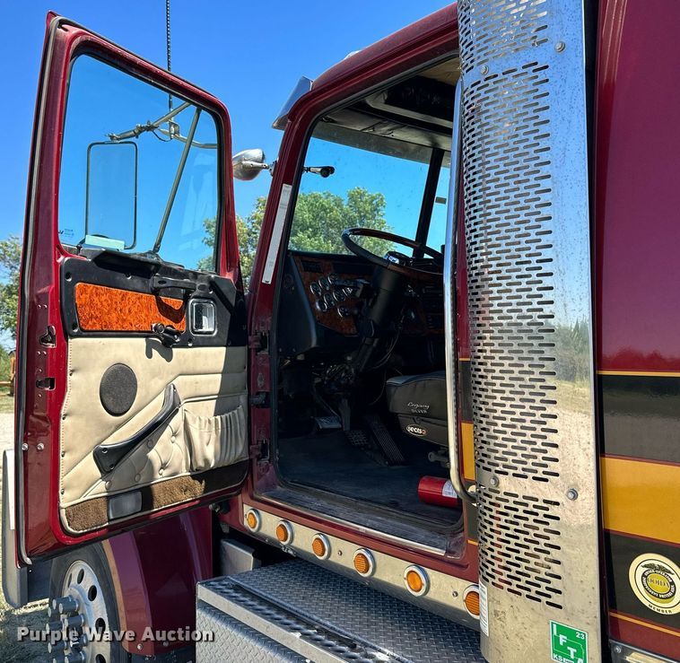 image for item NP9408 2007 Western Star 4900FA  glider kit semi truck