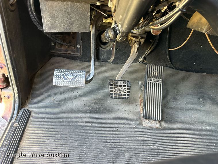 image for item NP9408 2007 Western Star 4900FA  glider kit semi truck