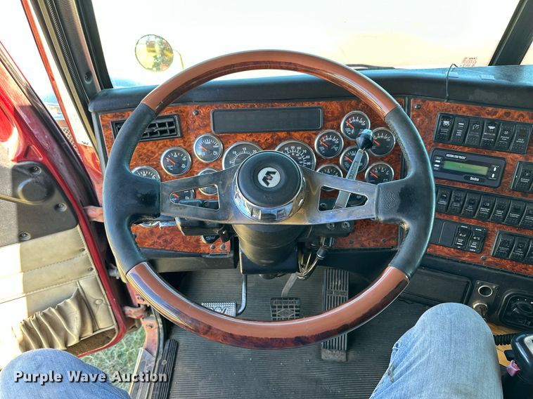 image for item NP9408 2007 Western Star 4900FA  glider kit semi truck