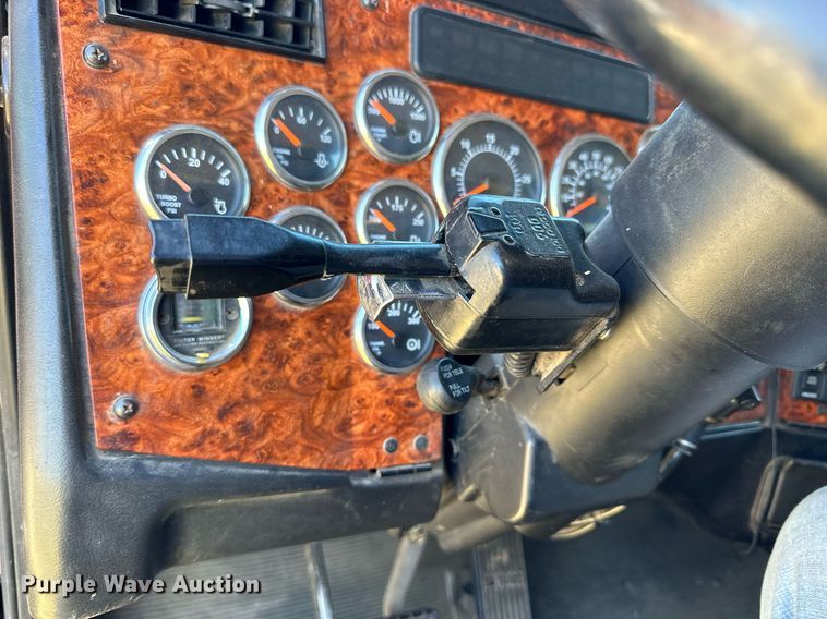 image for item NP9408 2007 Western Star 4900FA  glider kit semi truck