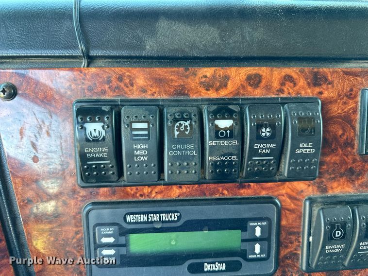 image for item NP9408 2007 Western Star 4900FA  glider kit semi truck