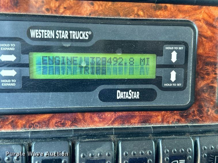 image for item NP9408 2007 Western Star 4900FA  glider kit semi truck