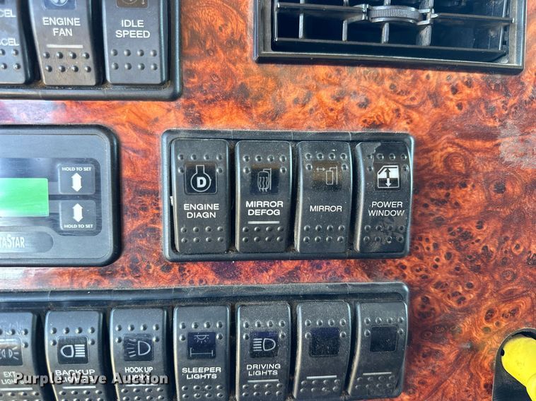 image for item NP9408 2007 Western Star 4900FA  glider kit semi truck