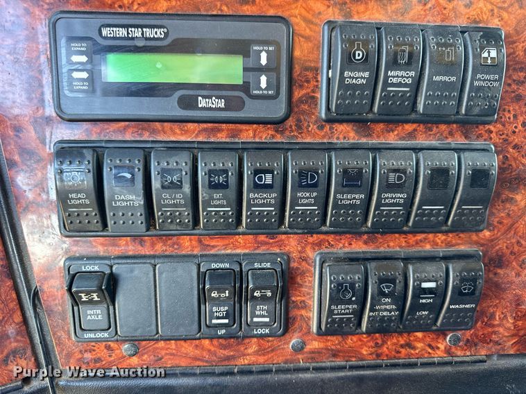 image for item NP9408 2007 Western Star 4900FA  glider kit semi truck