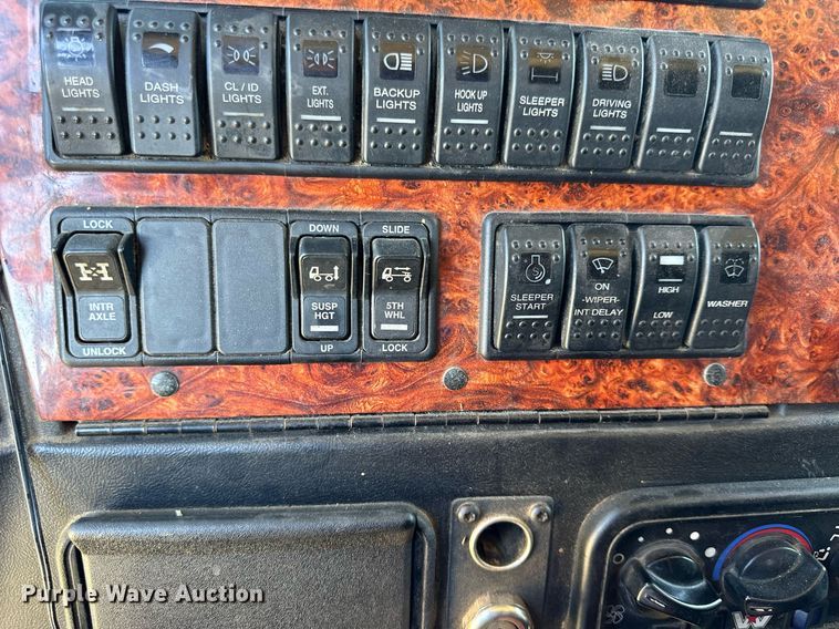 image for item NP9408 2007 Western Star 4900FA  glider kit semi truck