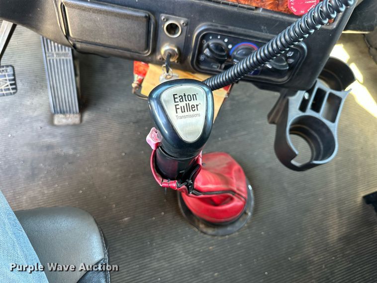 image for item NP9408 2007 Western Star 4900FA  glider kit semi truck