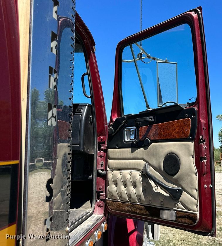 image for item NP9408 2007 Western Star 4900FA  glider kit semi truck