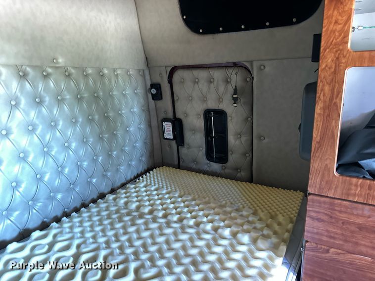 image for item NP9408 2007 Western Star 4900FA  glider kit semi truck