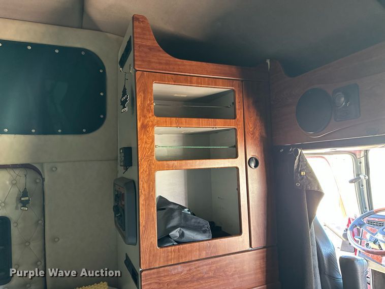 image for item NP9408 2007 Western Star 4900FA  glider kit semi truck