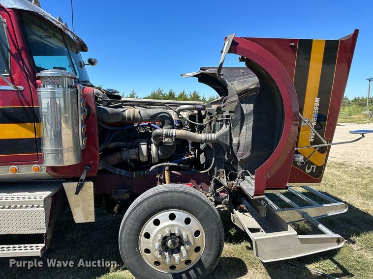 image for item NP9408 2007 Western Star 4900FA  glider kit semi truck