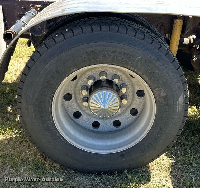 image for item NP9408 2007 Western Star 4900FA  glider kit semi truck