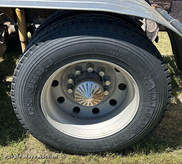 image for item NP9408 2007 Western Star 4900FA  glider kit semi truck