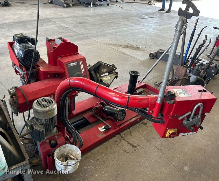image for item NP9968 Hunter Engineering Company TCX625HD  tire machine