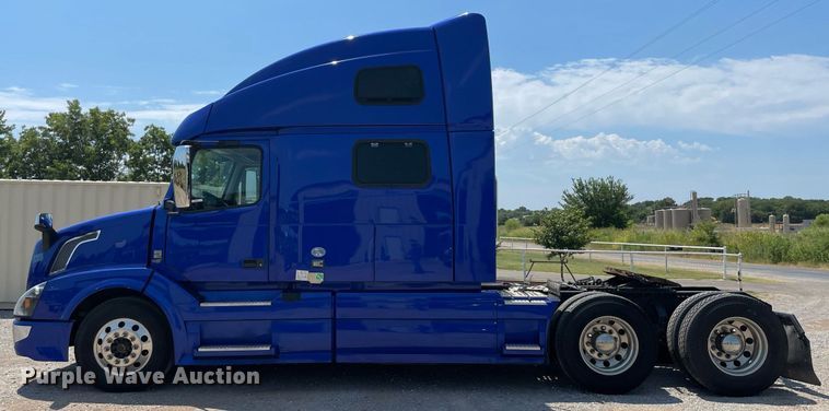 image for item NT9428 2017 Volvo VNL 780  semi truck