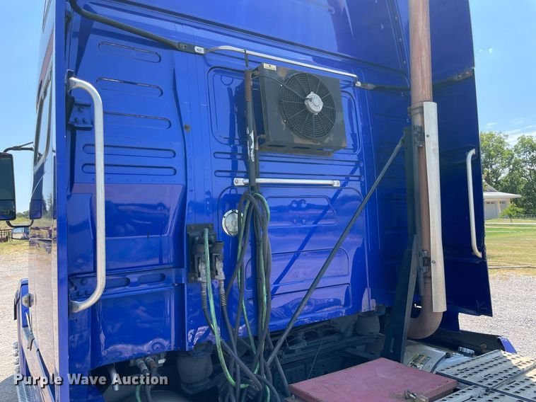 image for item NT9428 2017 Volvo VNL 780  semi truck