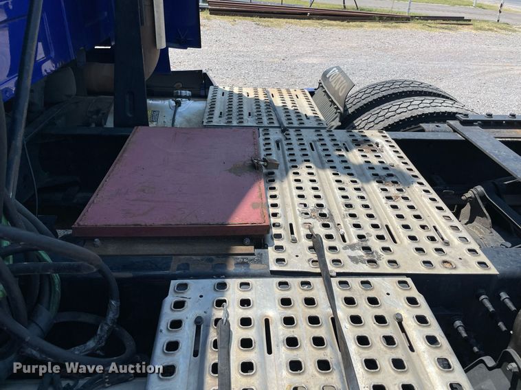 image for item NT9428 2017 Volvo VNL 780  semi truck