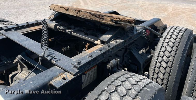 image for item NT9428 2017 Volvo VNL 780  semi truck