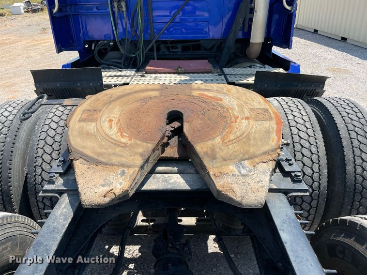 image for item NT9428 2017 Volvo VNL 780  semi truck