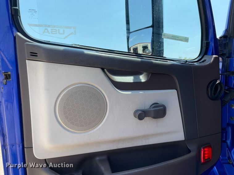 image for item NT9428 2017 Volvo VNL 780  semi truck