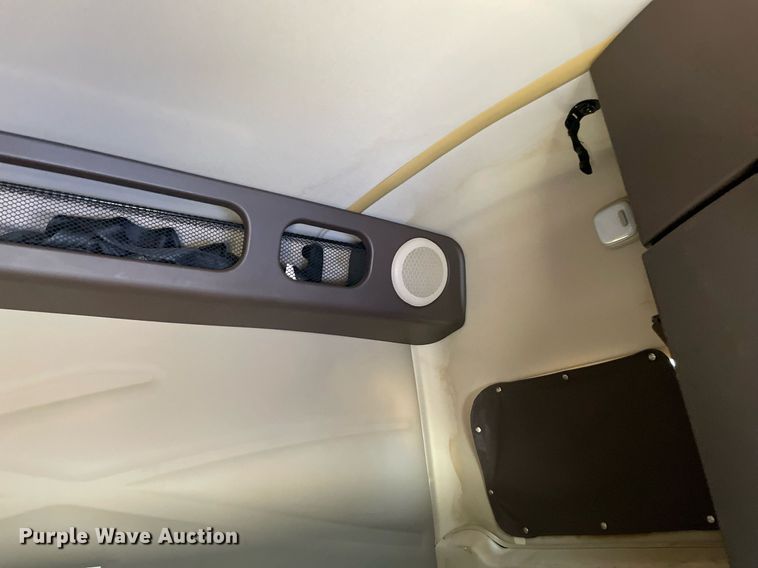 image for item NT9428 2017 Volvo VNL 780  semi truck