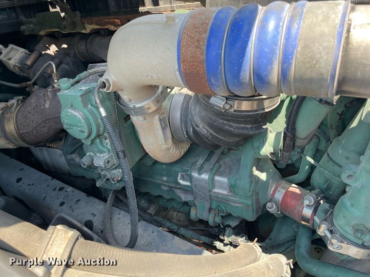 image for item NT9428 2017 Volvo VNL 780  semi truck