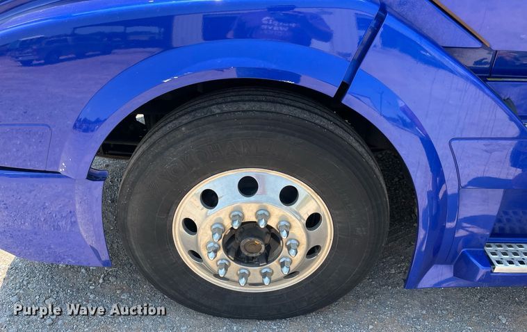 image for item NT9428 2017 Volvo VNL 780  semi truck