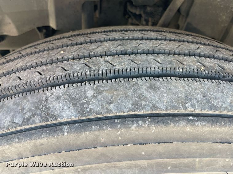 image for item NT9428 2017 Volvo VNL 780  semi truck