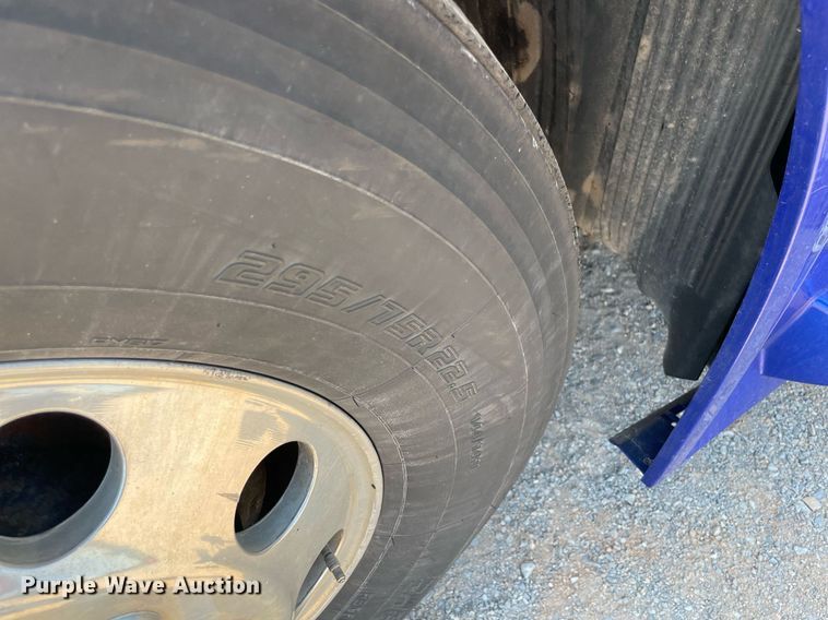 image for item NT9428 2017 Volvo VNL 780  semi truck