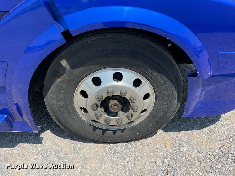 image for item NT9428 2017 Volvo VNL 780  semi truck