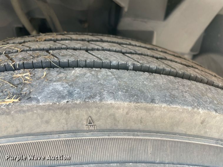 image for item NT9428 2017 Volvo VNL 780  semi truck