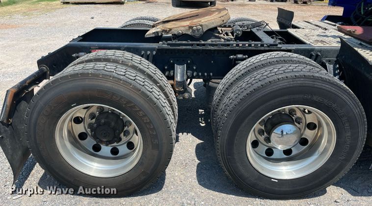 image for item NT9428 2017 Volvo VNL 780  semi truck