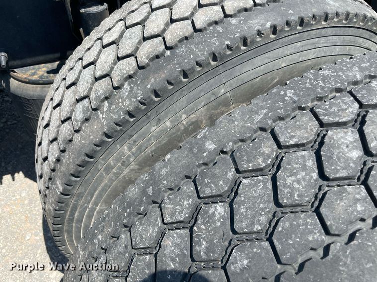 image for item NT9428 2017 Volvo VNL 780  semi truck